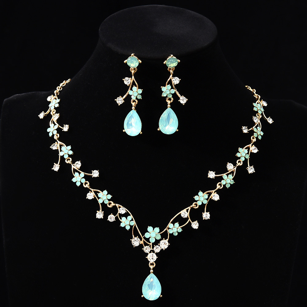 Dreamy Handmade Necklace / Necklace Set | Comes with a Free Jewelry Gift Box