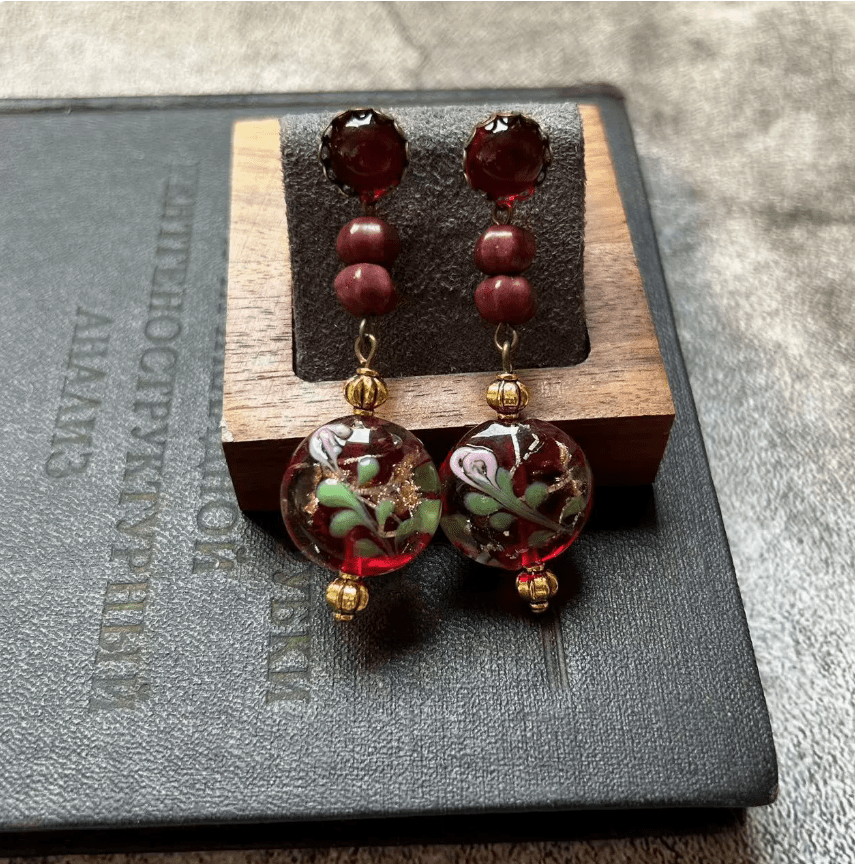 Vintage Handmade Glass Necklace with Red & Green Floral Design and Gold Foil – Elegant Statement Jewelry