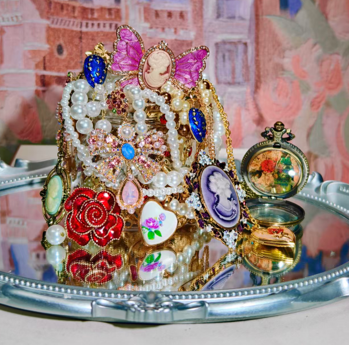 1980s Aesthetic | Mystery Jewelry Jar 260713