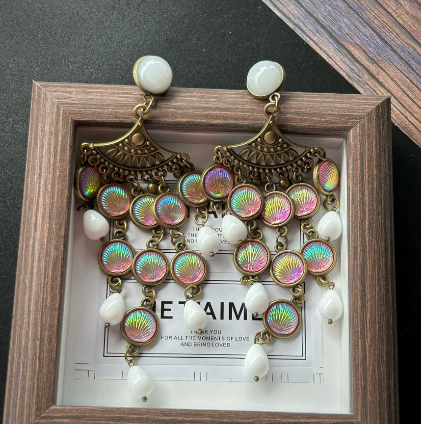 Ethnic-Inspired Pink Resin Shell Earrings – Vintage Court-Style Statement Jewelry