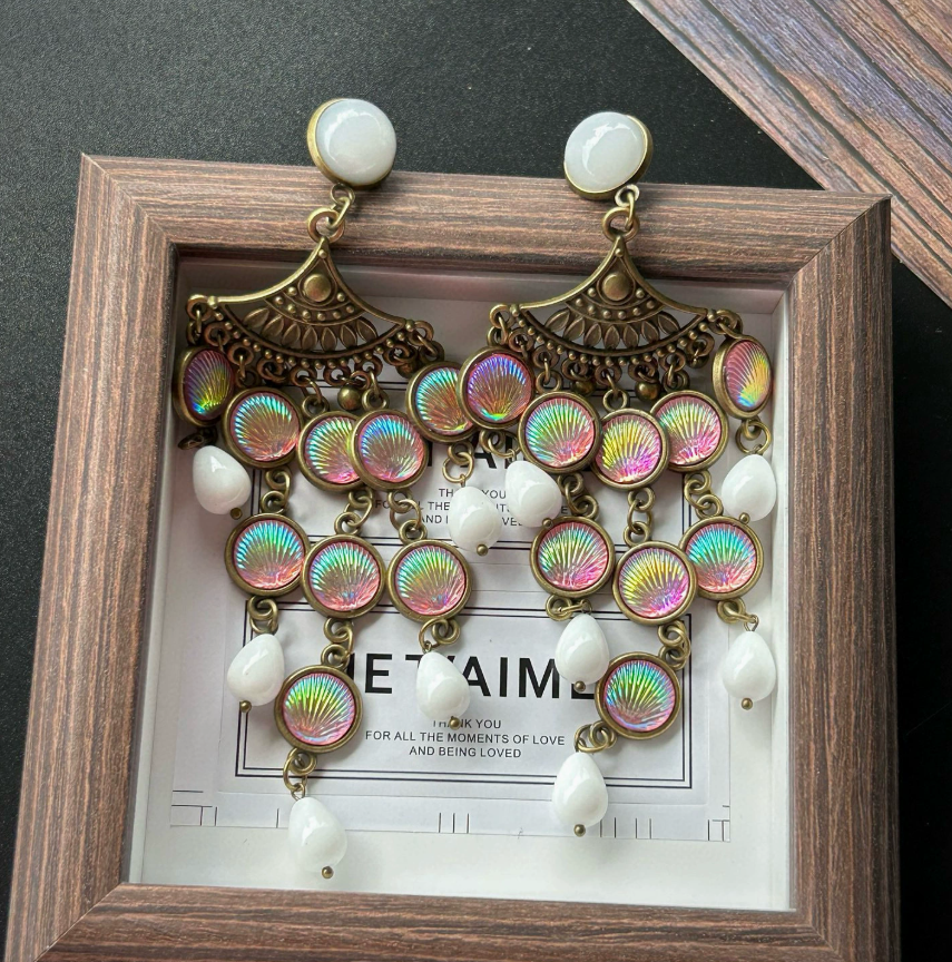 Ethnic-Inspired Pink Resin Shell Earrings – Vintage Court-Style Statement Jewelry