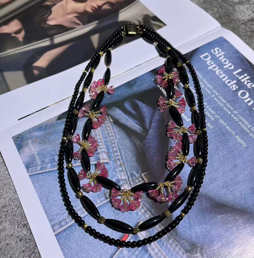 New Vintage-Inspired Three-Layer Glass Bead Floral Necklace – Elegant Statement Jewelry for Women