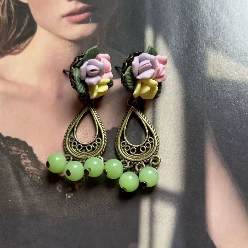 Italian Vintage Ceramic Flower Necklace – Monet Garden-Inspired Murano Glass Beaded Sweater Necklace