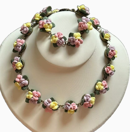 Italian Vintage Ceramic Flower Necklace – Monet Garden-Inspired Murano Glass Beaded Sweater Necklace