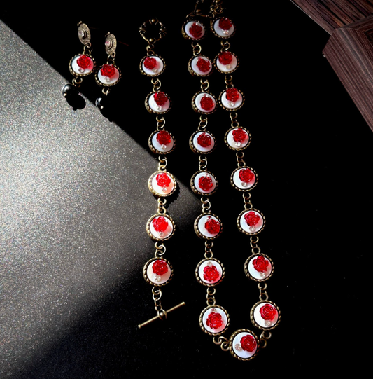 Vintage-Inspired Red Floral Shell Necklace Set – Original European Retro Design