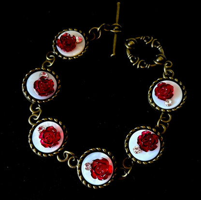 Vintage-Inspired Red Floral Shell Necklace Set – Original European Retro Design