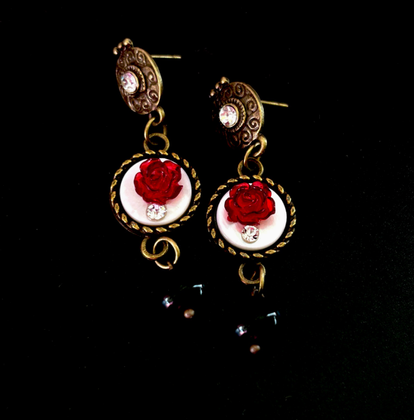 Vintage-Inspired Red Floral Shell Necklace Set – Original European Retro Design